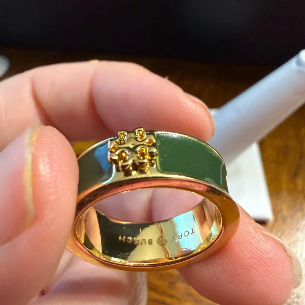 Tory Burch Kira Enamel Ring Green Enamel gold-plated bevelled Double T Logo 6.5